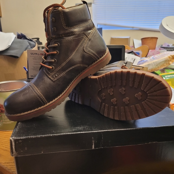 Man's Boots - Picture 4 of 10